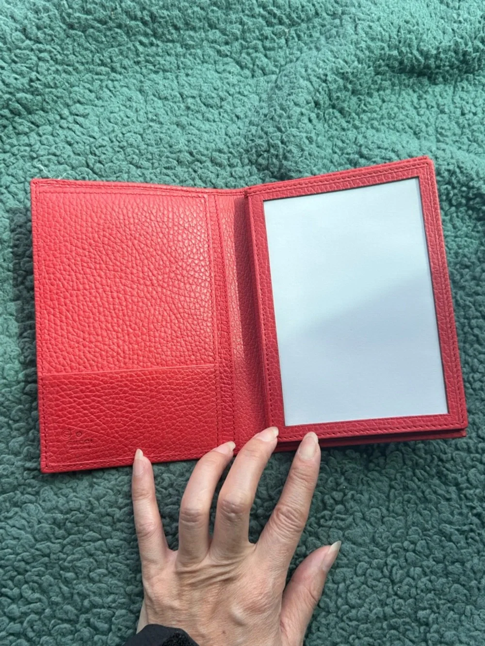 NWT Authentic Gucci Pebbled Calf Leather Passport Wallet Poppy Red